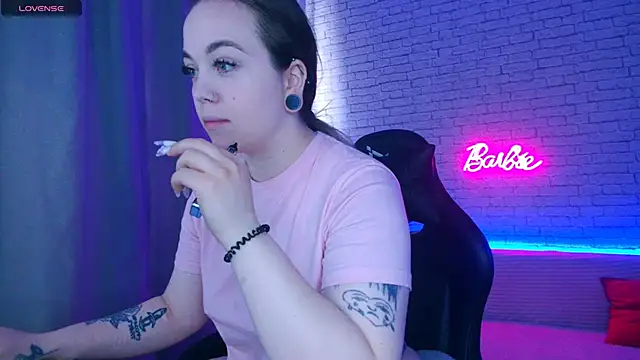 -Stacyy- online show from April 10, 5:45 am