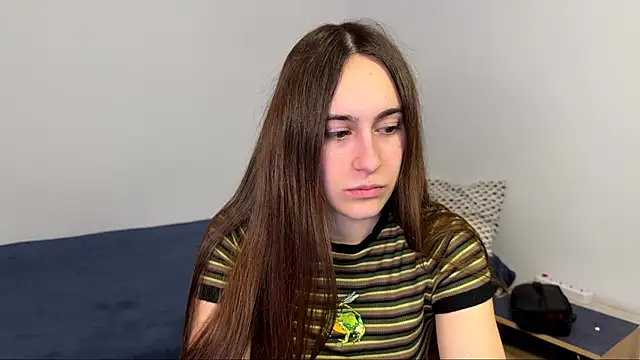 Snapshot of AliceKolltt chatting on April 18, 9:04 pm AliceKolltt online show from April 18, 9:04 pm