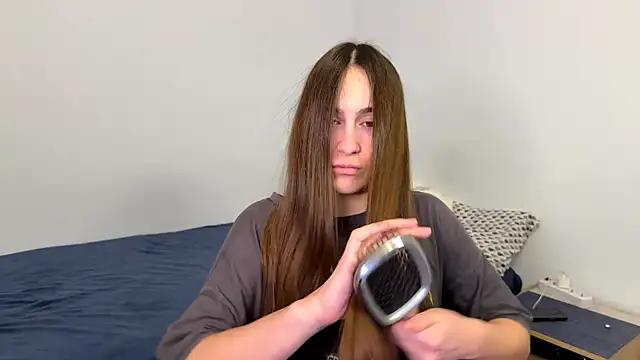Snapshot of AliceKolltt chatting on April 23, 7:49 pm AliceKolltt online show from April 23, 7:49 pm