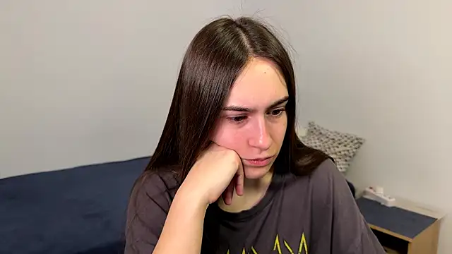 Snapshot of AliceKolltt chatting on May 4, 1:56 am AliceKolltt online show from May 4, 1:56 am