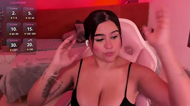 Snapshot of katia_bigboobs1 chatting on April 25, 8:06 pm katia bigboobs1 online show from April 25, 8:06 pm