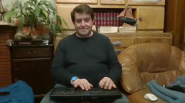 Snapshot of sympatrique chatting on December 9, 8:12 pm sympatrique online show from December 9, 8:12 pm