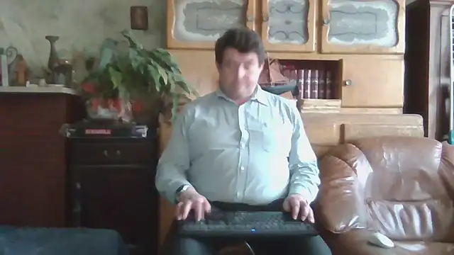 Snapshot of sympatrique chatting on March 19, 5:28 pm sympatrique online show from March 19, 5:28 pm