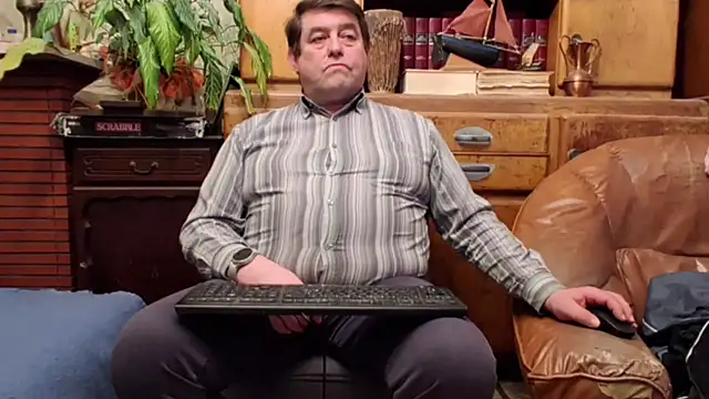 Snapshot of sympatrique chatting on February 4, 4:35 pm sympatrique online show from February 4, 4:35 pm