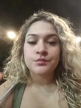 Snapshot of Sara_smiiith211 chatting on July 17, 1:56 am Sara smiiith211 online show from July 17, 1:56 am