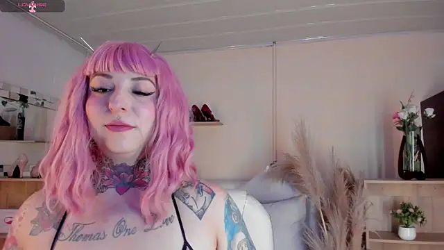 Snapshot of Cattleya_monroe chatting on January 3, 12:52 pm Cattleya monroe online show from January 3, 12:52 pm