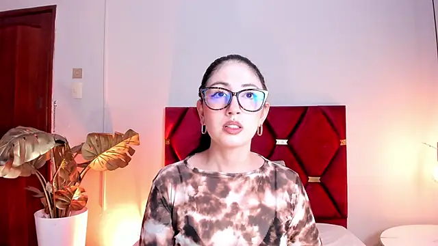 Emilywatsonn online show from March 14, 12:28 am