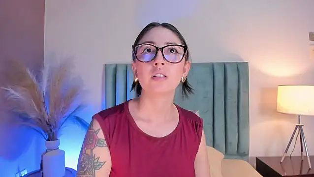 Snapshot of Emilywatsonn chatting on June 6, 12:38 am Emilywatsonn online show from June 6, 12:38 am