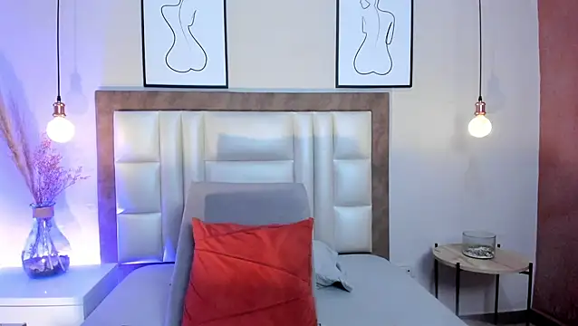 Snapshot of Emilywatsonn chatting on June 8, 12:16 pm Emilywatsonn online show from June 8, 12:16 pm