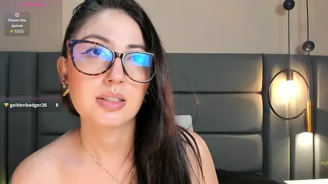 Snapshot of Emilywatsonn chatting on June 14, 2:24 am Emilywatsonn online show from June 14, 2:24 am