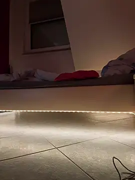 Snapshot of Bennyben8604 chatting on December 6, 9:57 pm Bennyben8604 online show from December 6, 9:57 pm