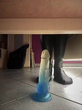 Snapshot of Bennyben8604 chatting on January 5, 4:04 am Bennyben8604 online show from January 5, 4:04 am