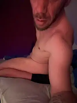 Snapshot of Bennyben8604 chatting on February 24, 2:30 am Bennyben8604 online show from February 24, 2:30 am