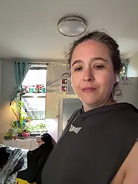 sylviahhh online show from May 24, 2:33 pm