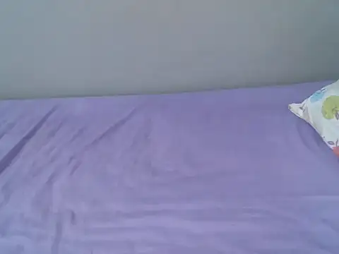 femaqueen online show from January 7, 8:00 pm