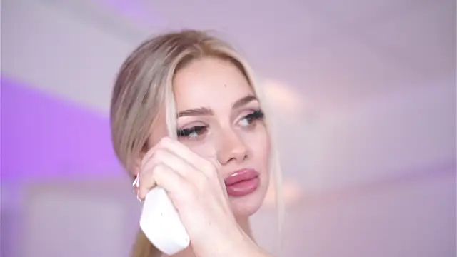 NicoleSarahX online show from February 28, 3:15 am