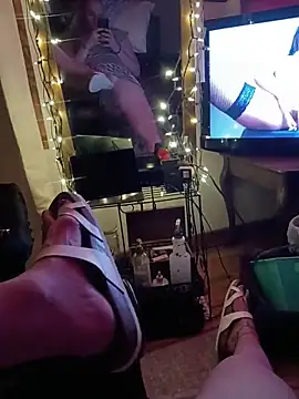 Dee-Lux Fux online show from November 18, 7:57 am