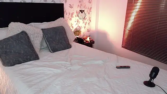 Nathaly-Lopez online show from March 14, 2:00 pm