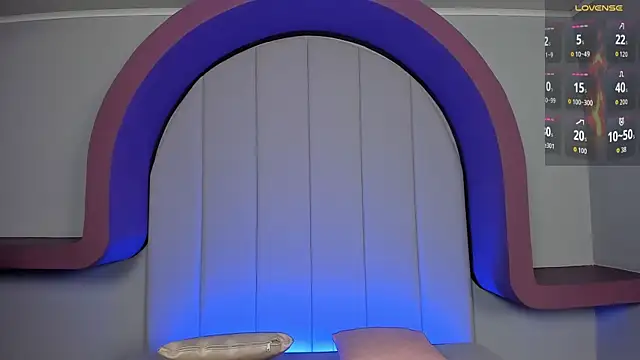 lexiethompson  online show from September 13, 12:05 pm