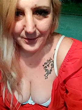 BecciDeluxe online show from January 5, 5:27 pm