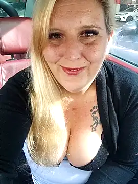 BecciDeluxe online show from March 16, 8:51 am