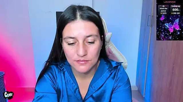 Snapshot of Saskyaa chatting on November 23, 1:27 am Saskyaa online show from November 23, 1:27 am