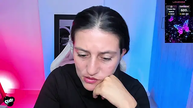 Snapshot of Saskyaa chatting on November 27, 2:41 pm Saskyaa online show from November 27, 2:41 pm