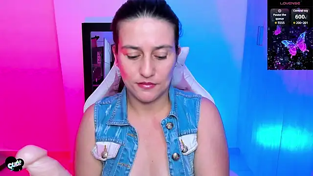 Snapshot of Saskyaa chatting on November 30, 2:43 pm Saskyaa online show from November 30, 2:43 pm