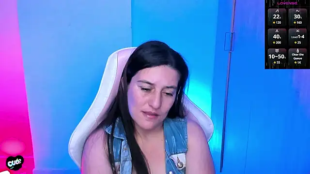 Snapshot of Saskyaa chatting on February 4, 1:22 am Saskyaa online show from February 4, 1:22 am