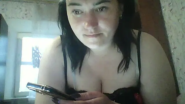 Snapshot of HollyLaBerry chatting on May 12, 6:43 am HollyLaBerry online show from May 12, 6:43 am