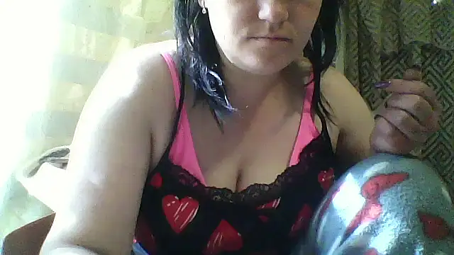Snapshot of HollyLaBerry chatting on May 16, 7:05 am HollyLaBerry online show from May 16, 7:05 am