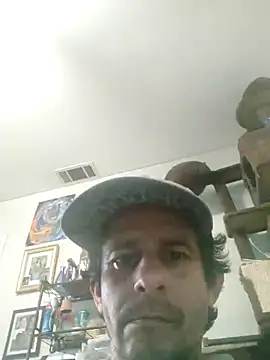 Snapshot of LongDickZee562 chatting on February 5, 1:15 am LongDickZee562 online show from February 5, 1:15 am