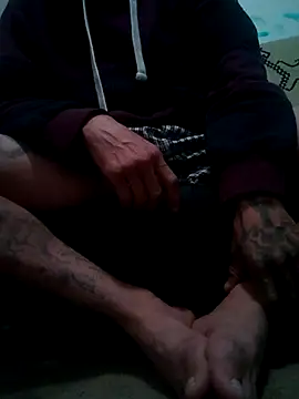 Snapshot of LongDickZee562 chatting on February 20, 1:25 am LongDickZee562 online show from February 20, 1:25 am