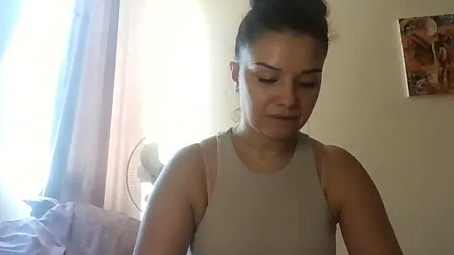 Snapshot of Linusya chatting on October 8, 11:30 am Linusya online show from October 8, 11:30 am