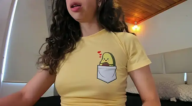 Snapshot of tierra_n chatting on February 21, 8:49 pm tierra n online show from February 21, 8:49 pm