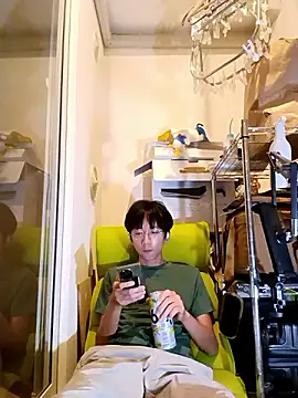 Snapshot of freeeeeessssss111 chatting on October 13, 3:12 pm freeeeeessssss111 online show from October 13, 3:12 pm