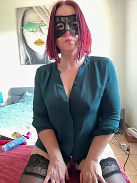 la petite prunette69 online show from April 17, 11:57 am