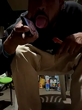 Snapshot of MrDickUdown24_7 chatting on November 5, 8:25 am MrDickUdown24 7 online show from November 5, 8:25 am