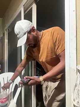 Snapshot of MrDickUdown24_7 chatting on February 18, 7:48 am MrDickUdown24 7 online show from February 18, 7:48 am