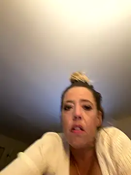 Snapshot of Blueeyesoulsnatcher chatting on October 29, 7:32 am Blueeyesoulsnatcher online show from October 29, 7:32 am