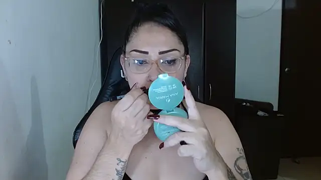 natashasmithe online show from November 19, 1:05 am