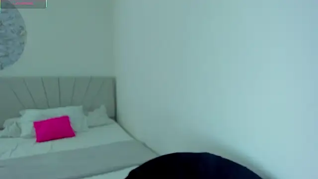 Snapshot of IsabelaVanegas_ chatting on October 27, 5:17 pm IsabelaVanegas  online show from October 27, 5:17 pm