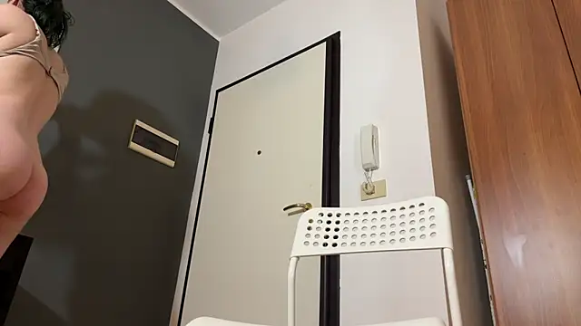 Monicbabe online show from April 15, 2:13 pm