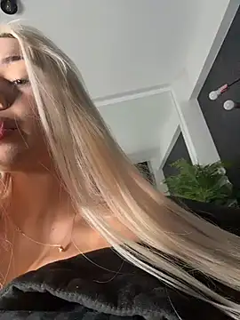 Snapshot of violettabunny03 chatting on February 12, 4:07 am violettabunny03 online show from February 12, 4:07 am