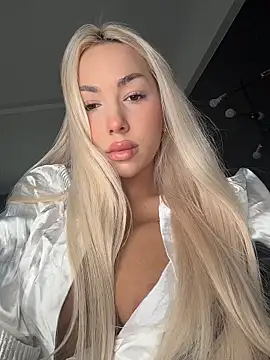 Snapshot of violettabunny03 chatting on February 13, 3:35 am violettabunny03 online show from February 13, 3:35 am