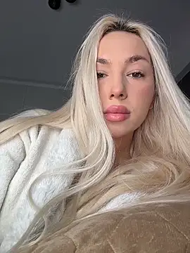 Snapshot of violettabunny03 chatting on February 26, 4:00 am violettabunny03 online show from February 26, 4:00 am