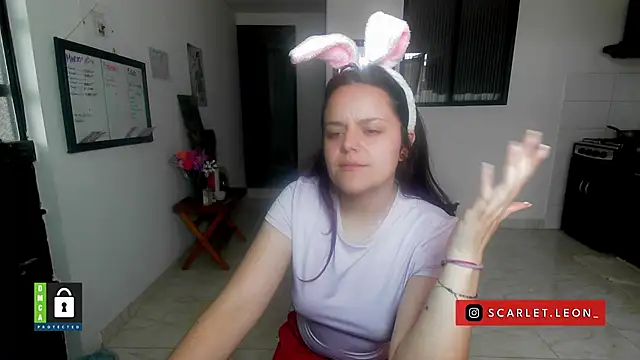 Snapshot of Scarletleon77 chatting on March 24, 8:36 pm Scarletleon77 online show from March 24, 8:36 pm