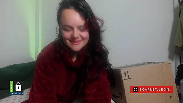 Snapshot of Scarletleon77 chatting on April 14, 4:46 pm Scarletleon77 online show from April 14, 4:46 pm