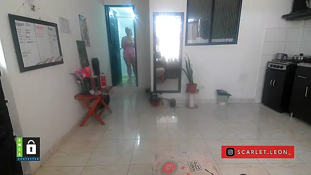 Snapshot of Scarletleon77 chatting on April 21, 3:39 pm Scarletleon77 online show from April 21, 3:39 pm