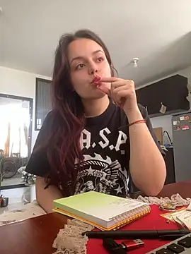 Snapshot of Scarletleon77 chatting on May 6, 3:50 pm Scarletleon77 online show from May 6, 3:50 pm